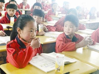 贵州贫困地区一村小提供早餐 学生增加一倍